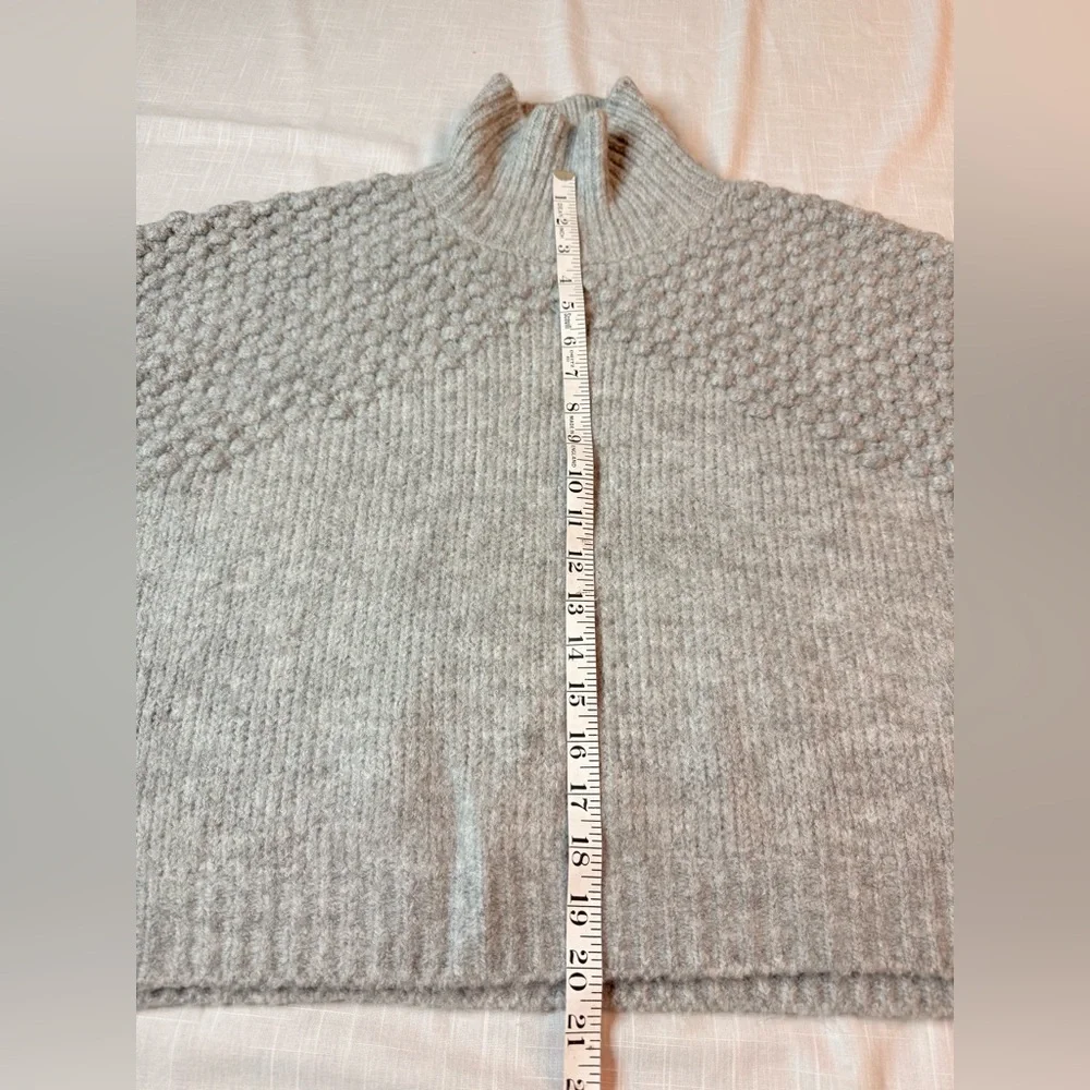 Free People Sweater Womens Medium Light Heather Gray Bradley Textured Turtleneck